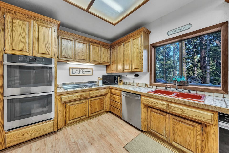 Kitchen: Drip coffee maker, small fireplace, cooking utensils, tableware, bar seating for 4