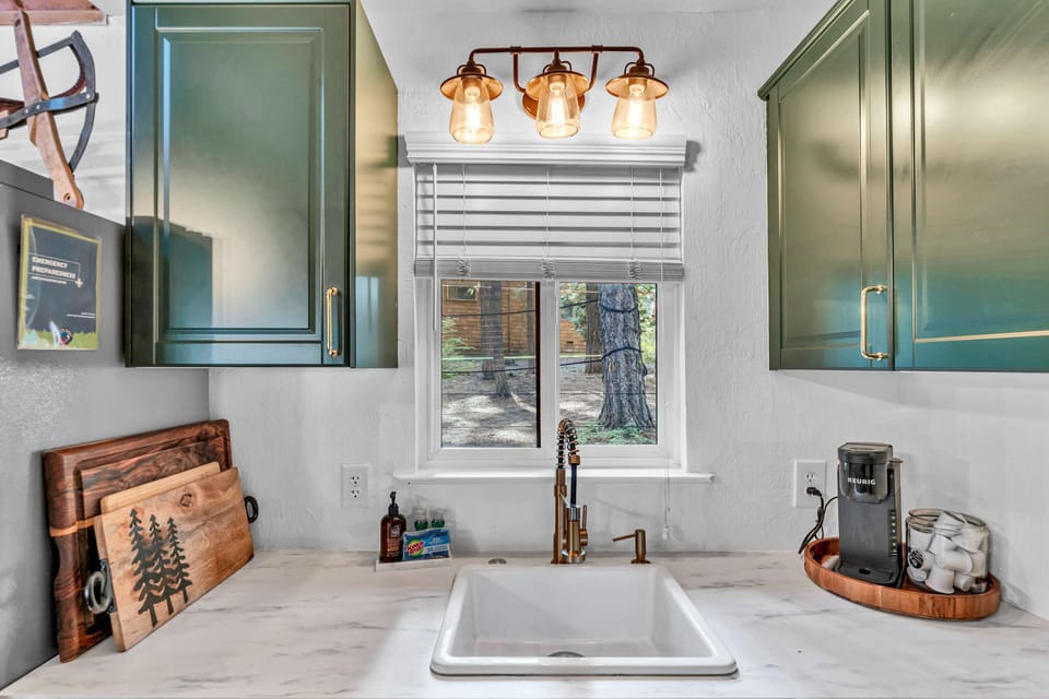 Kitchen: Stainless steel appliances, cooking utensils, kettle, coffee maker, tableware