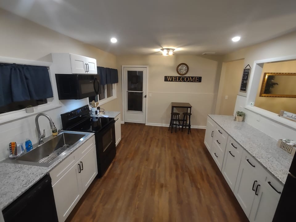 Fridge, Stove, Microwave, Dishwasher