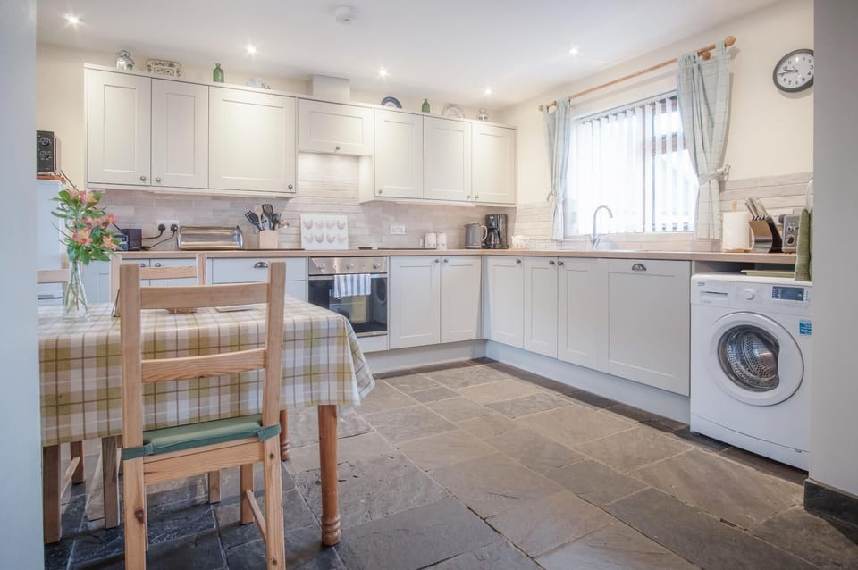 Fferm-Llong Cottage (Ship Farm) - 2 Bedroom -Rhossili (2031)