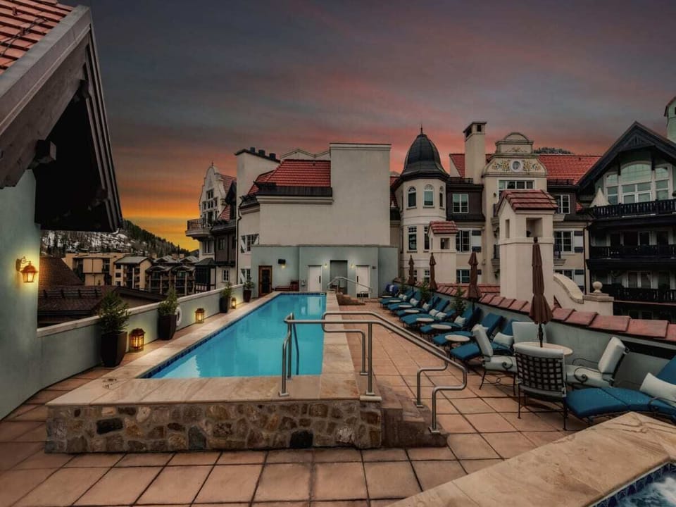 Rooftop Pool - The Arrabelle at Vail Square