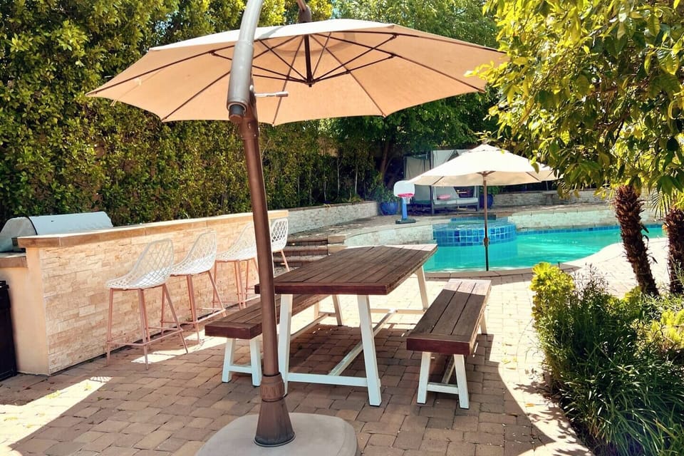 Outdoor kitchen and dining