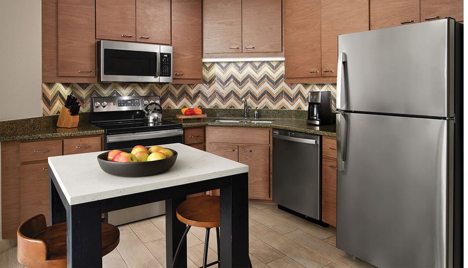Kitchen (with full size refrigerator)