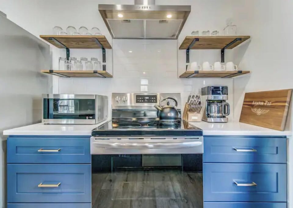 Complimentary coffee and tea so you wake up energized to explore Pensacola