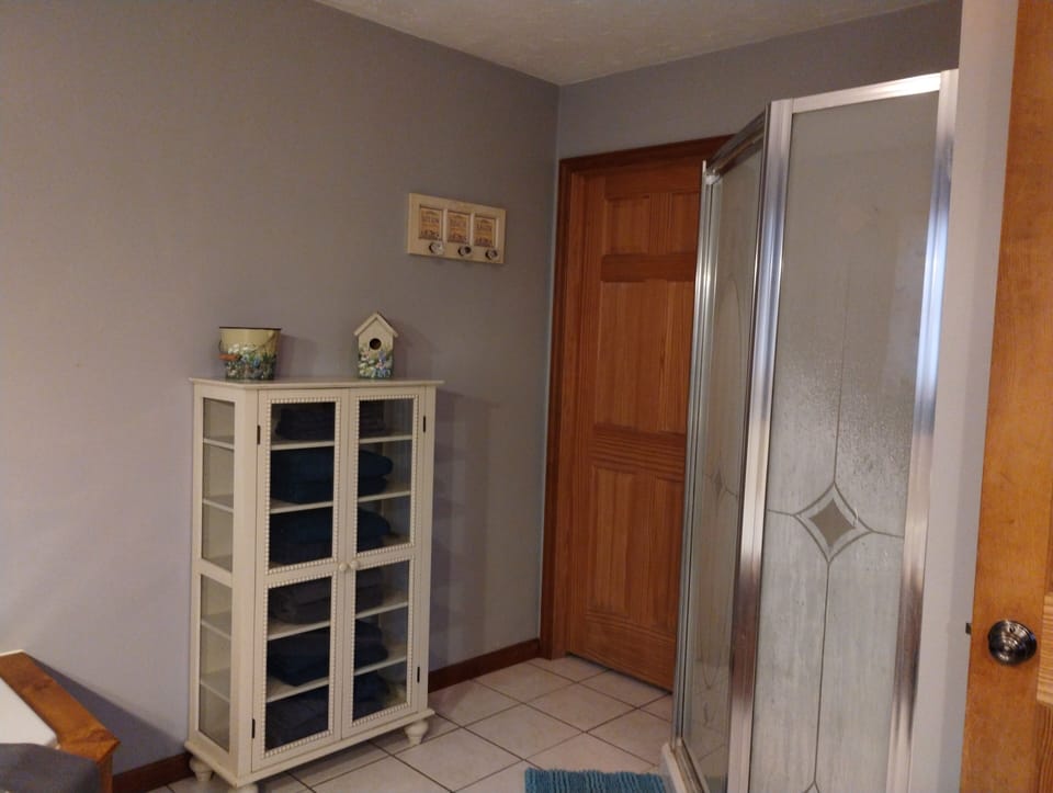 Master Bath w/walk in shower 