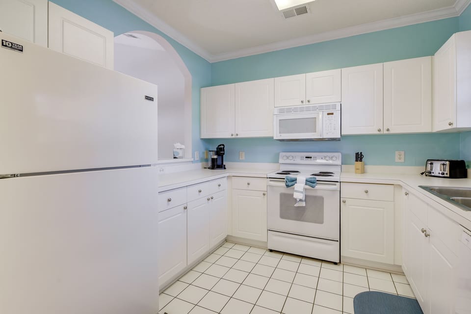Kitchen | Keurig Coffee Maker | Blender | Cooking Basics