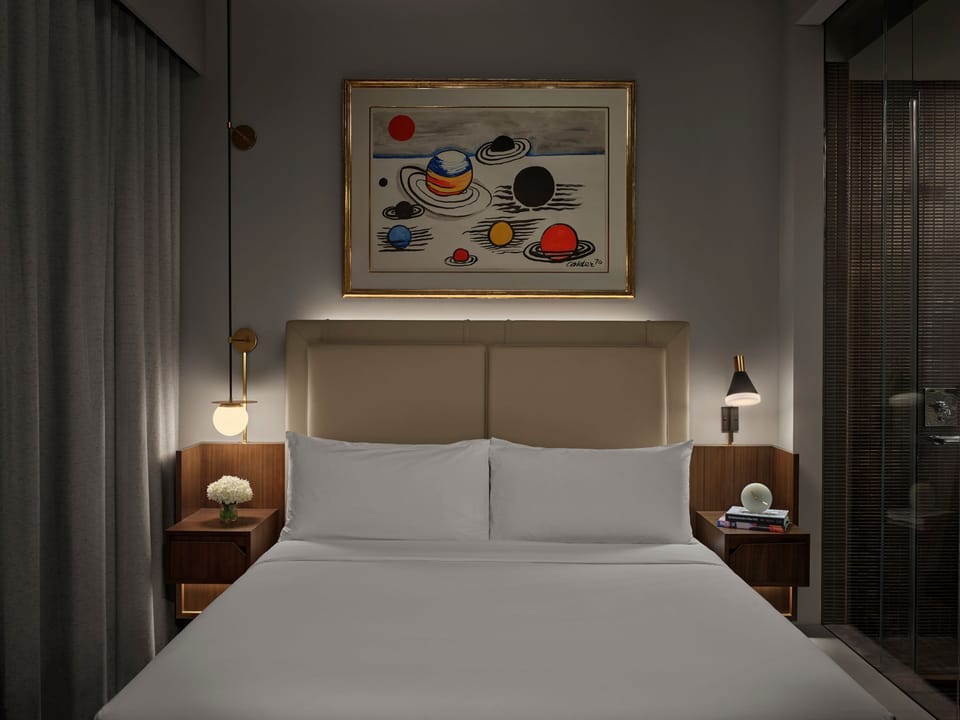 Unit with 1 Queen Bed. Exact unit will be assigned upon arrival. Views, colors and decor may vary.