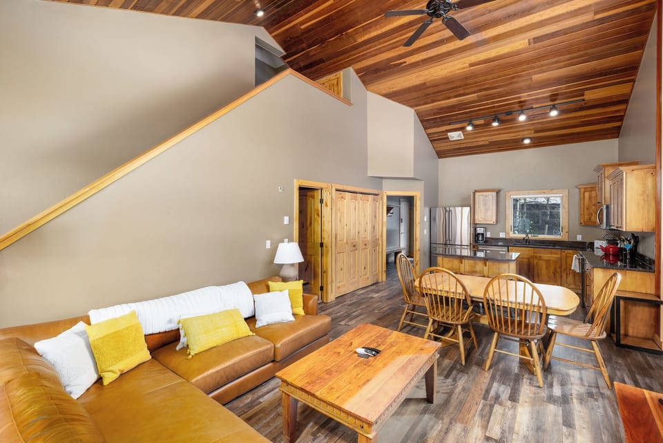 Gather round for a delicious dinner | Main Level