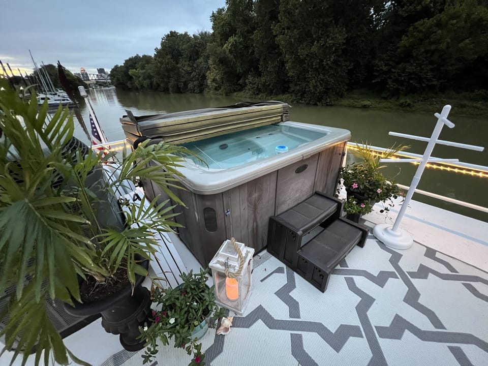 Outdoor spa tub