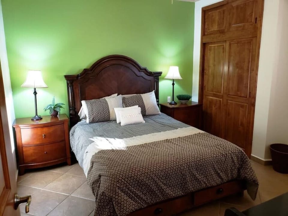 Nice guest bedroom