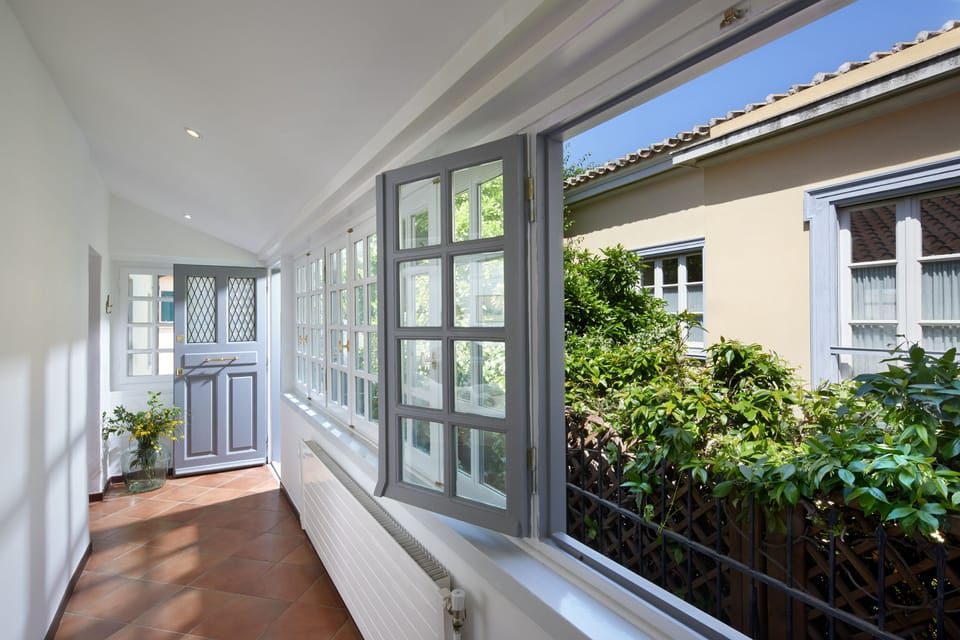 The location of this luxury home is ideal for those who wish to relax.