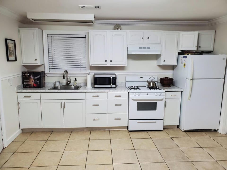 Full kitchen