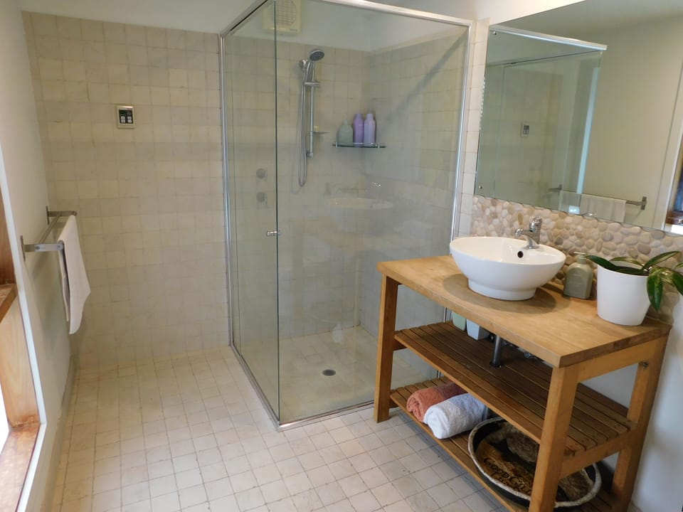Main bathroom
