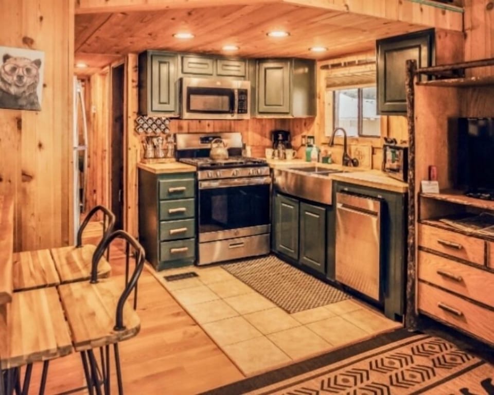 Full kitchen to prep meals