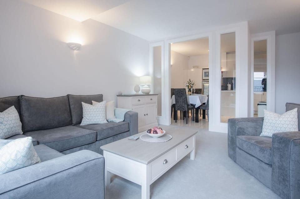 Minarvon - 2 Bedroom Apartment - Saundersfoot (12534)