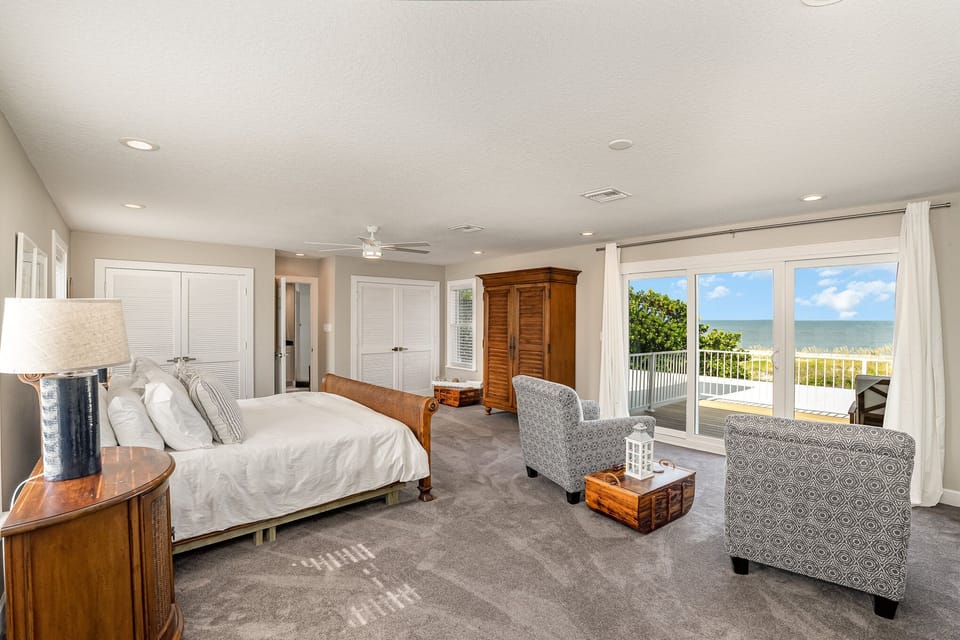 king suite upstairs with ocean view  balcony