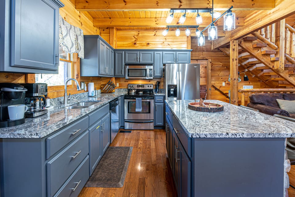 Beautiful Chef's Kitchen - equipped ready for cooking any meal!