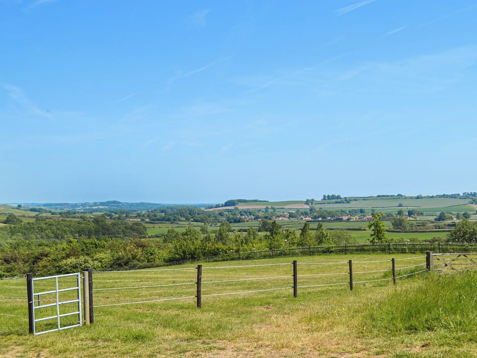 Surrounding area | Shire Horse Barn - Poachers Hideaway, Belchford