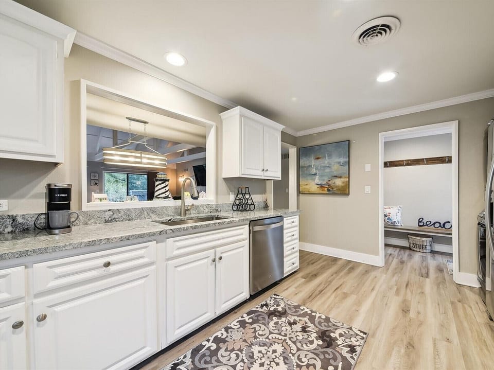 Kitchen at 641 Queens Grant