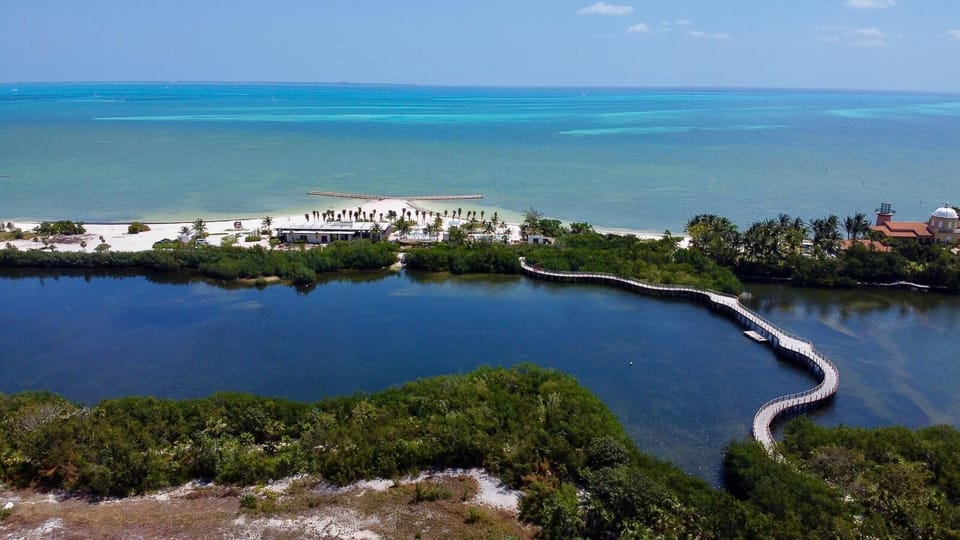 Private access to the beach 