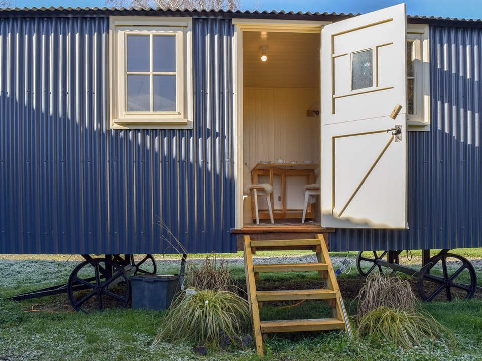 Exterior | Molly The Shepherds Hut, Lew, near Bampton