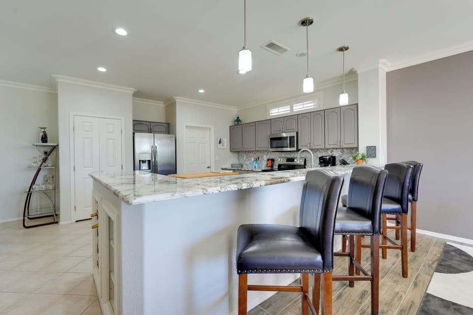 Kitchen | Blender | Coffee Maker | Cooking Basics Provided