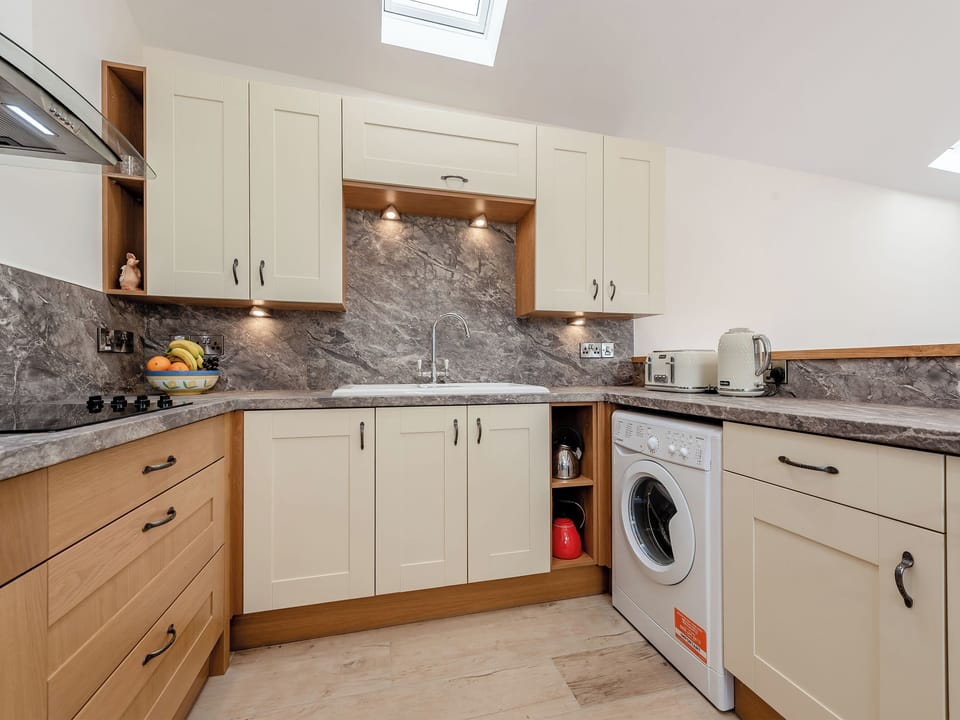 Kitchen | Parlwr Godro - Goetre Isaf, Lampeter