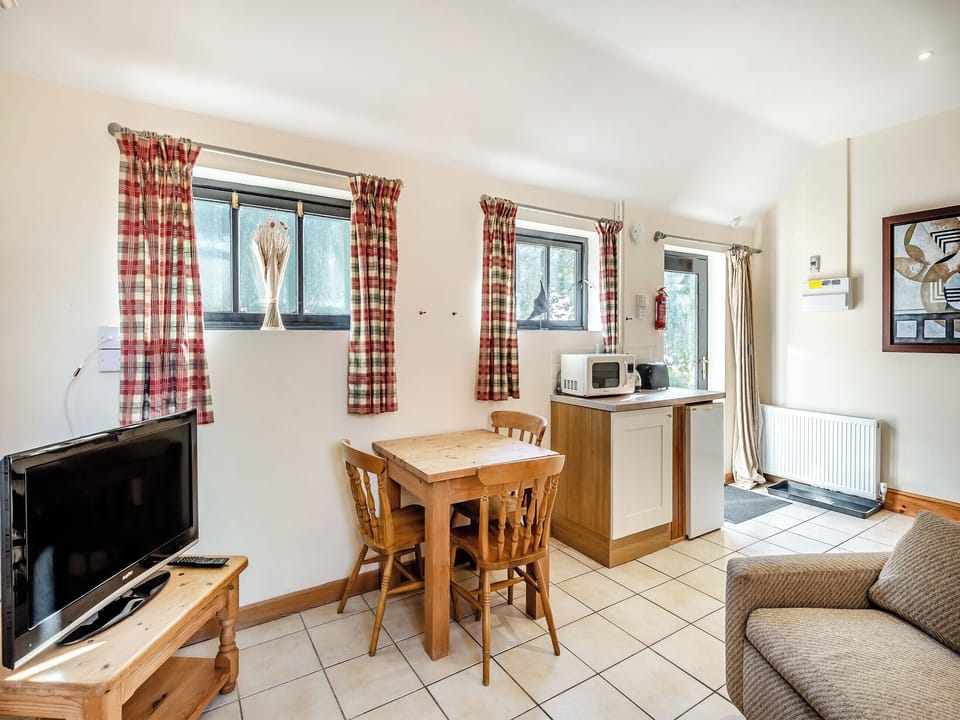 Open plan living space | The Tack Room - Poachers Hideaway, Belchford