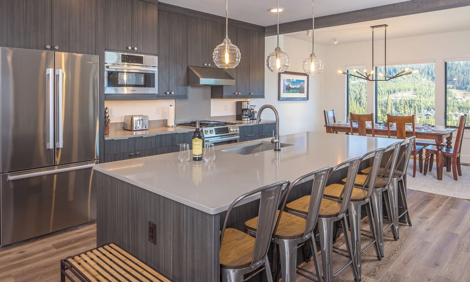 Kitchen Bar with Seating for 6