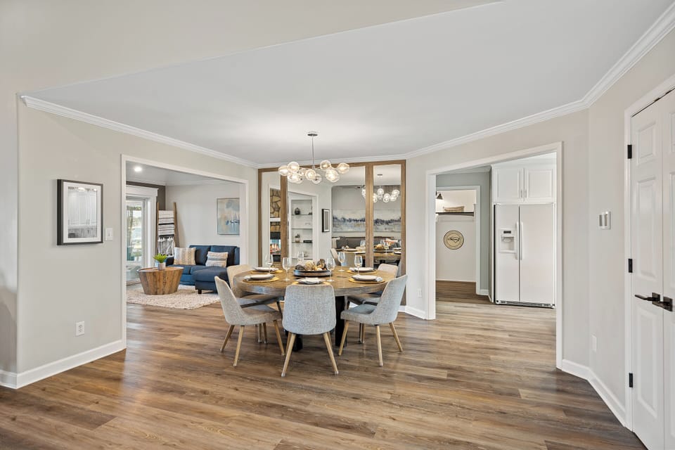 Dining Area with round table and seating for 6.