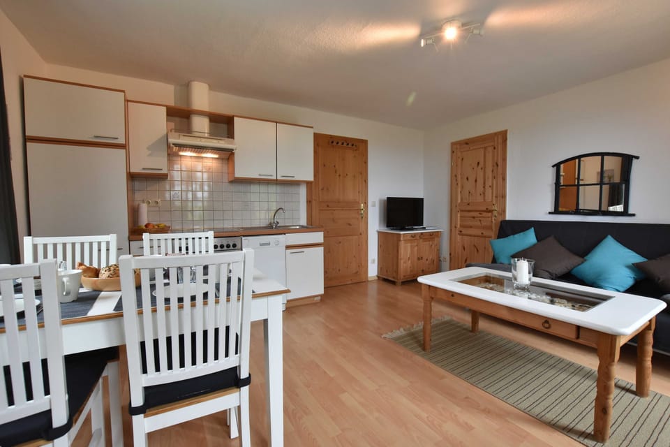 Apartment 3 with 1 bedroom (2-4 pers.) upstairs / 1 pet allowed - Villa Seeheim Ferienobjekt Apartment in Mecklenburg-Vorpommern, Germany