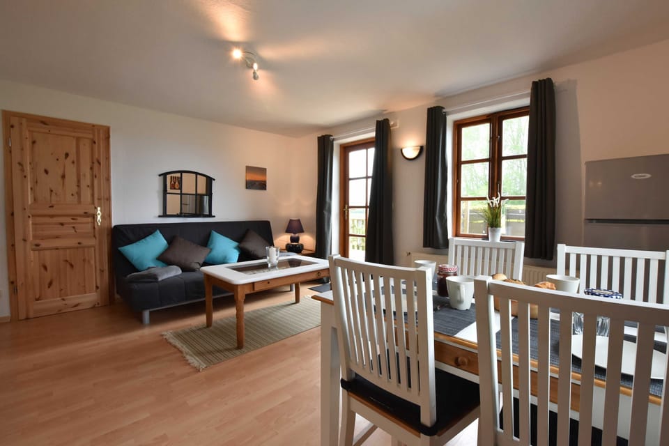 Apartment 3 with 1 bedroom (2-4 pers.) upstairs / 1 pet allowed - Villa Seeheim Ferienobjekt Apartment in Mecklenburg-Vorpommern, Germany