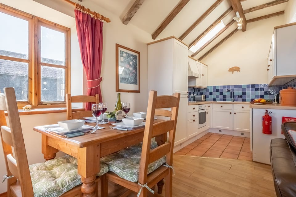 Dining area in to kitchen