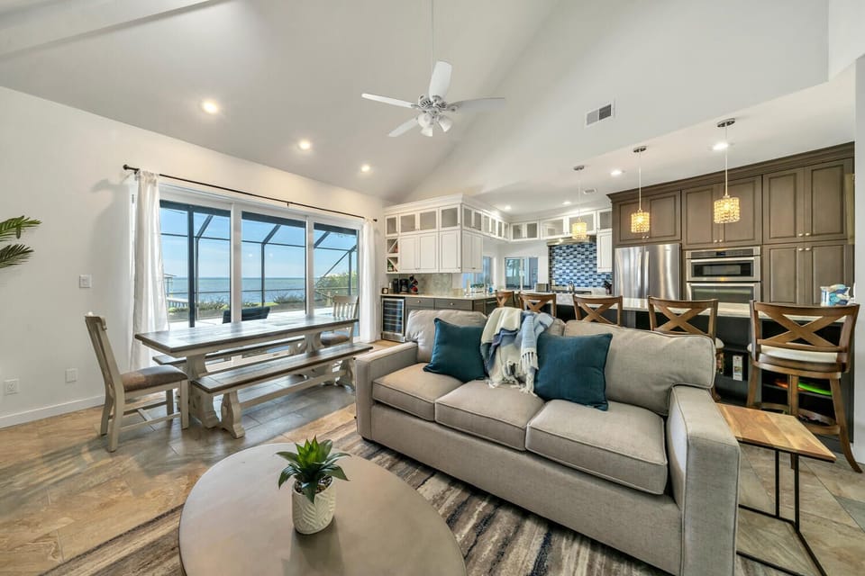 Cozy rooms overlooking the pool and bay