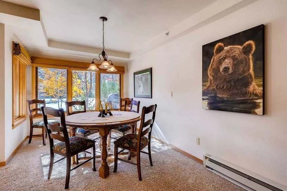 Dining Area - Lion Square Lodge at Lionshead Village