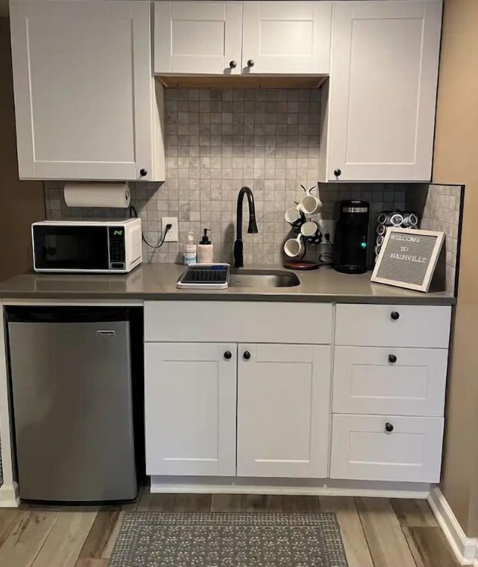 Whip up an afternoon snack in this well-appointed kitchenette w/mini-fridge