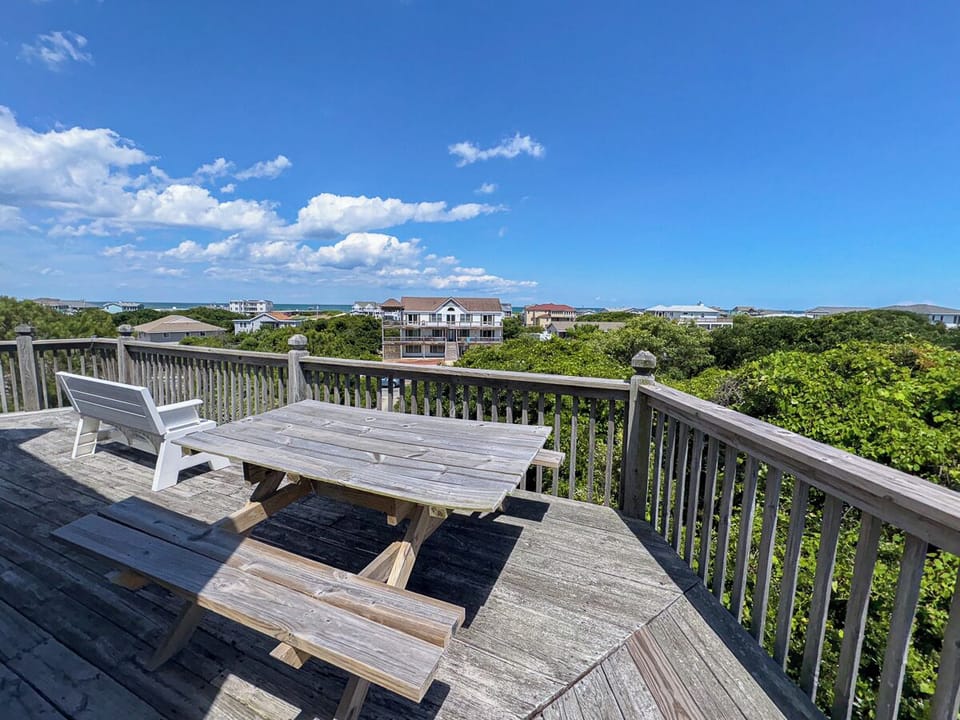 Sun Deck 2025