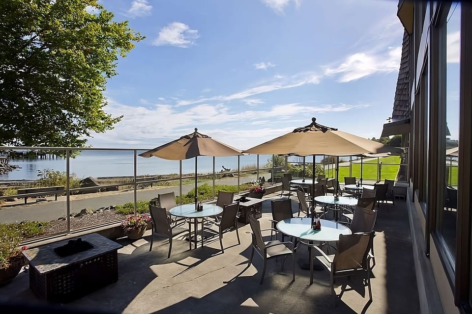 Linger over breakfast outside while watching the water sparkle.