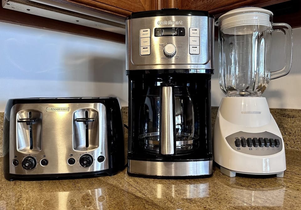 Coffee maker comes with coffee starter kit, toaster, and blender