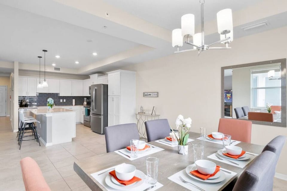 Dining Room#Disney #Parks #kingdom #springs #StoreyLake #Apartment #Vacation #Rental #waterpark #Kissimmee #Orlando #universal #citywalk