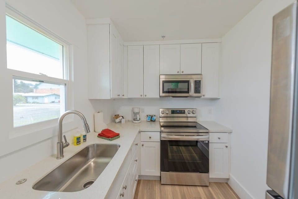 #InvestREPM Coos Bay Cottage Collection #CoosBay #BookDirect #LongTerm #FurnishedRentals