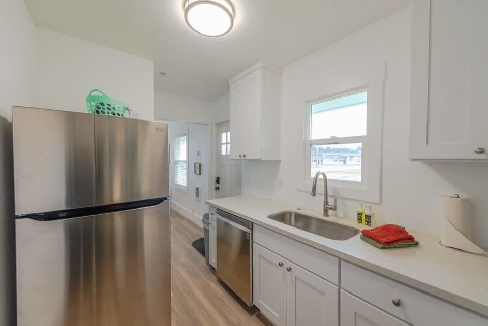 #InvestREPM Coos Bay Cottage Collection #CoosBay #BookDirect #LongTerm #FurnishedRentals