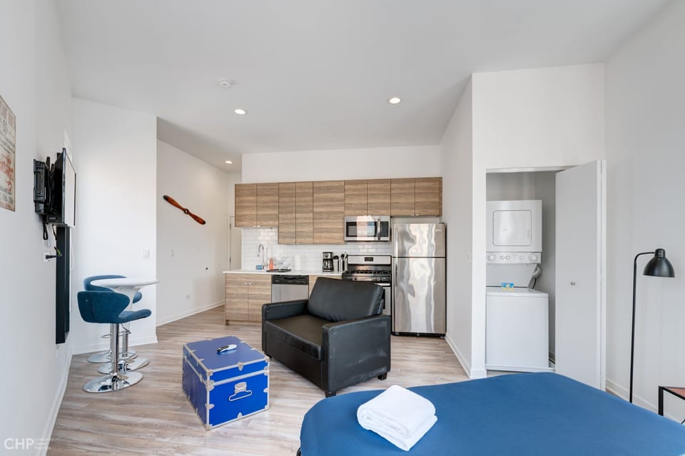 Furniture, Living Room, Room, Indoors, Flooring