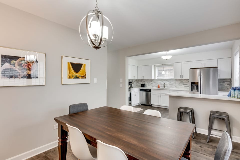 Room, Indoors, Chair, Furniture, Flooring