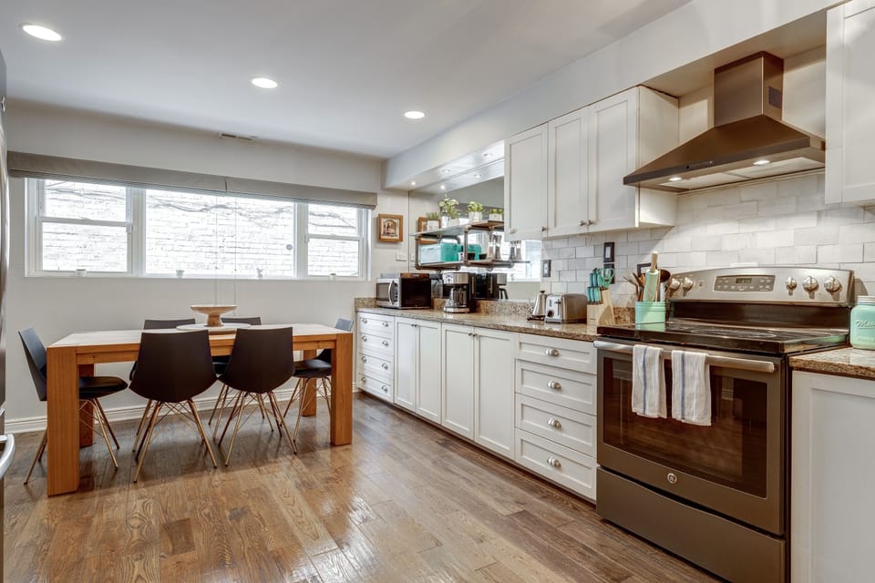 So much counter space in the kitchen!