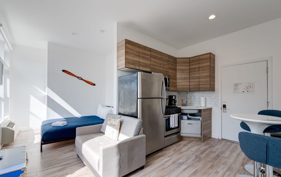 Flooring, Indoors, Hardwood, Room, Floor