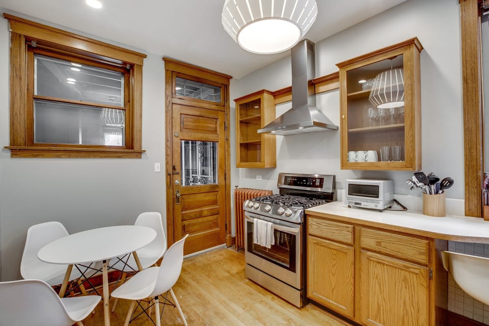 In the kitchen there's another table with 4 more seats