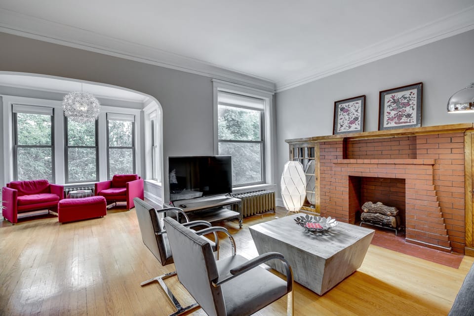 Flooring, Living Room, Room, Indoors, Couch