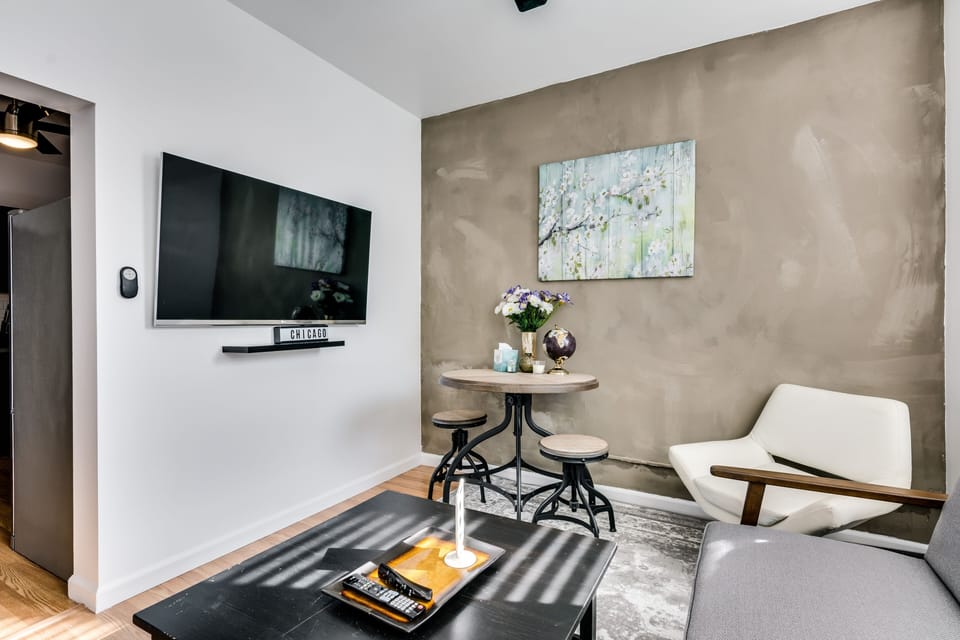Furniture, Living Room, Indoors, Room, Table