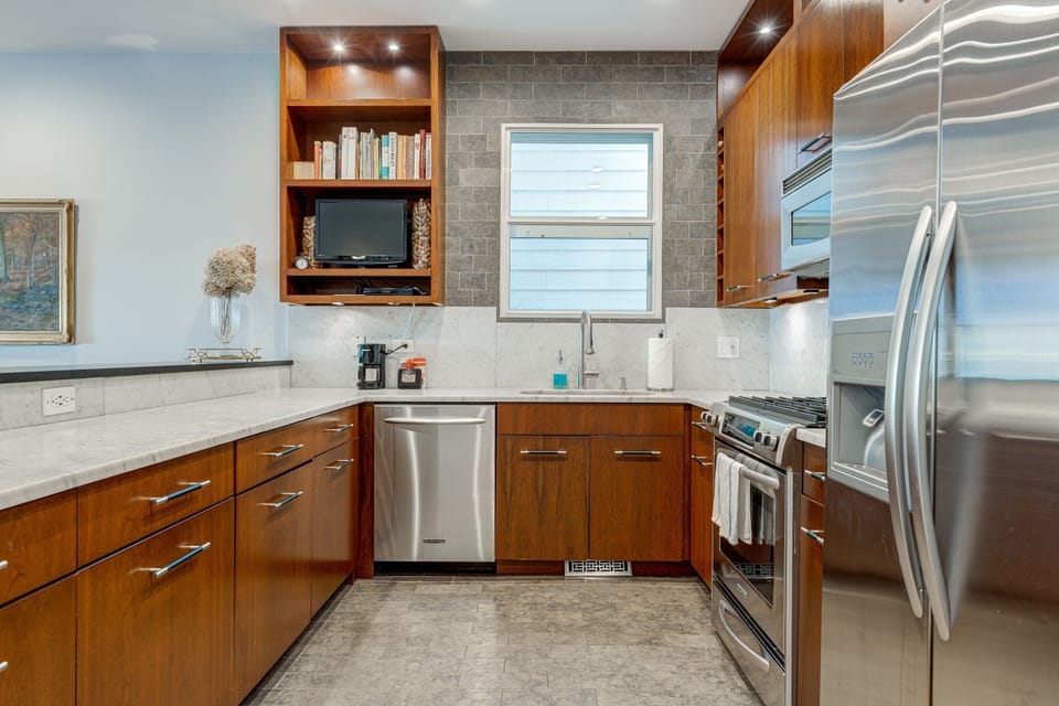 Flooring, Room, Indoors, Furniture, Shelf